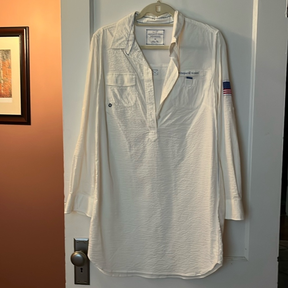 White Vineyard  Vines Performance lightweight dress.